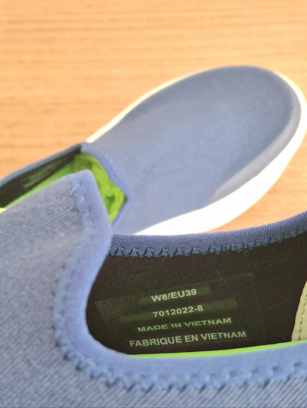 (New) OOFOS – OOmg eeZee Low Recovery Shoes (Navy) – Women's 8